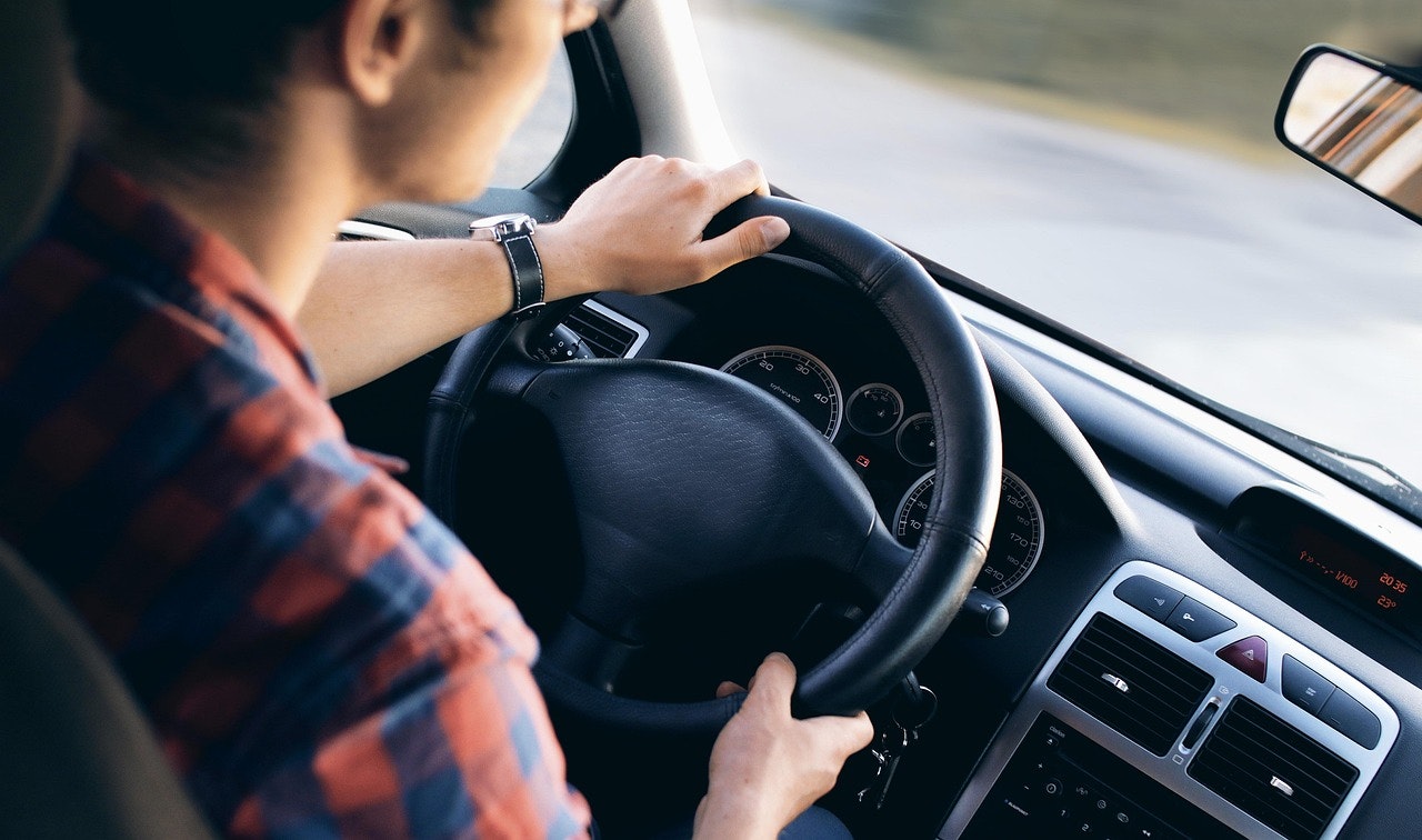 3 types of distractions that negatively affect driving abilities