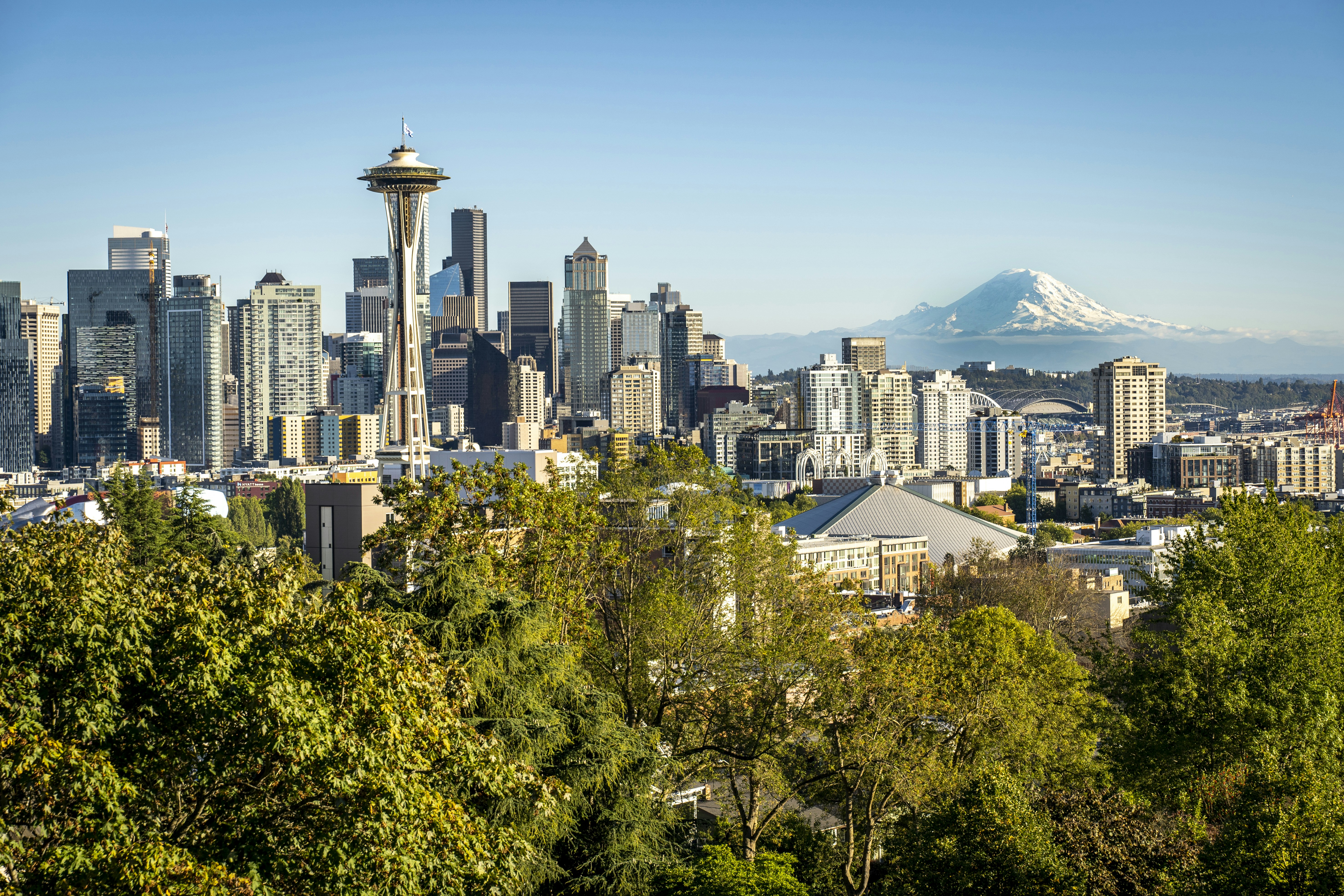 Seattle skyline with Space Needle and Mount Rainier in the background