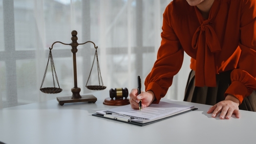 Does Michigan Require Two Witnesses to Sign a Valid Flint Will?