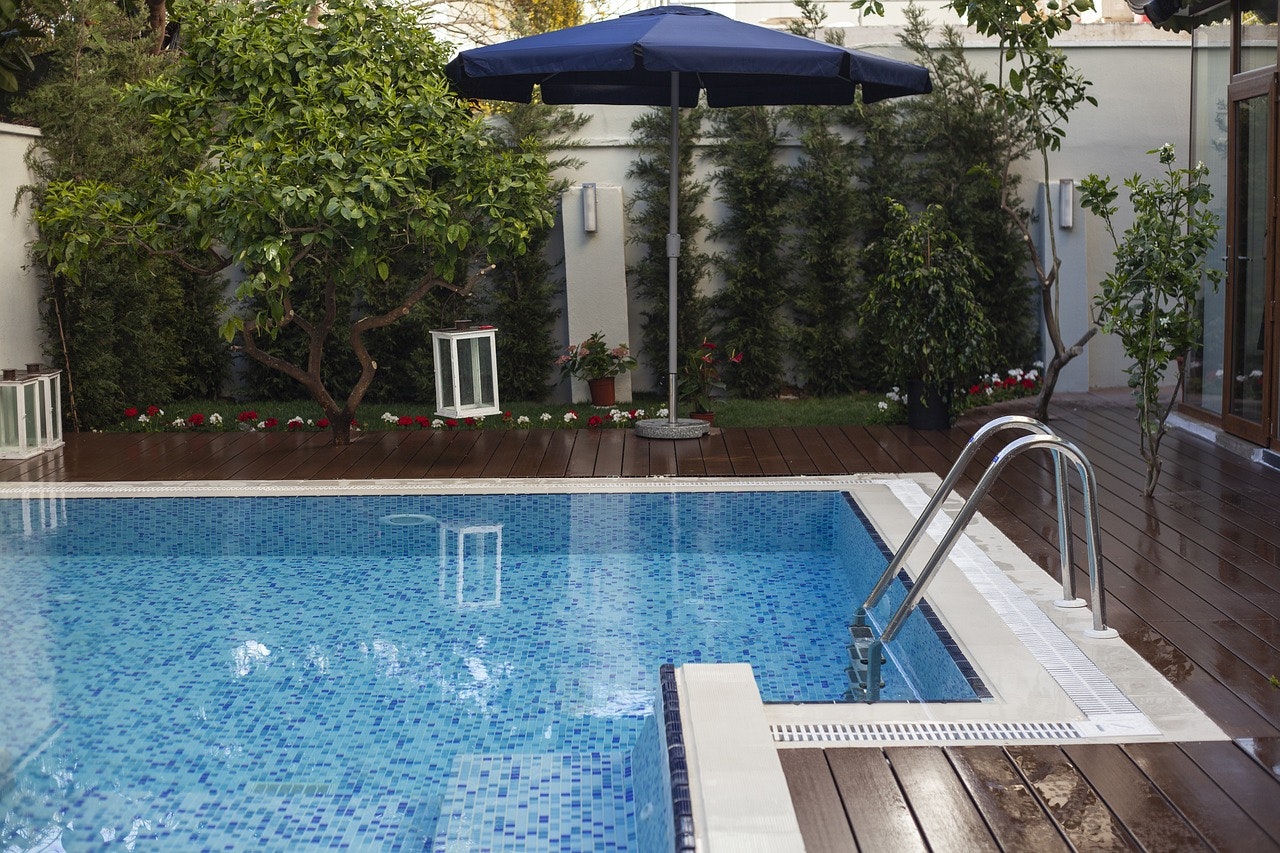 Preventing Slip and Fall Injuries at Pools This Summer