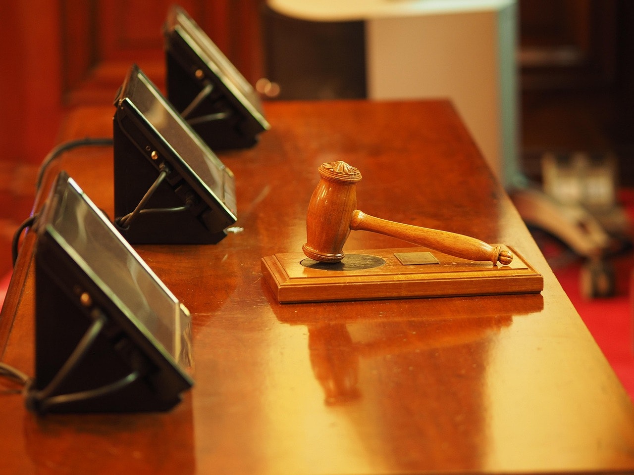 Weighing Your Options: Settling Versus Going to Court in Personal Injury Cases