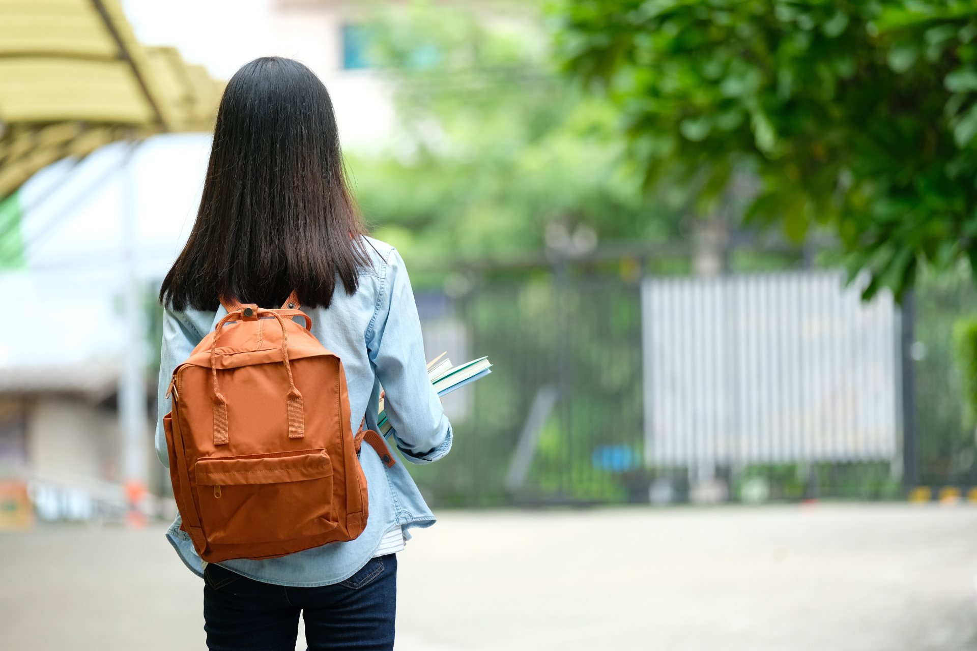 Back to School with Backpacks: Tips for a Healthy Spine