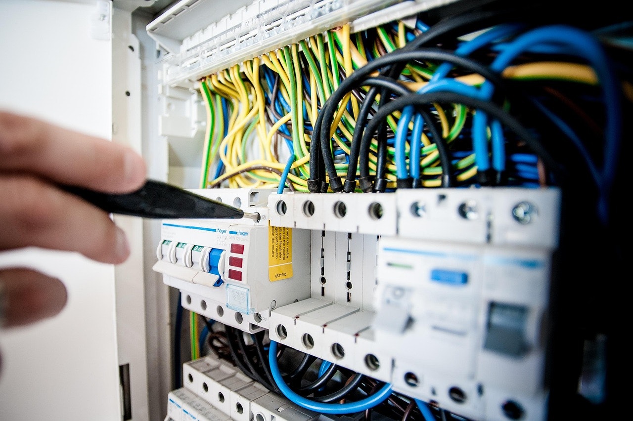 Powering Down on Electrical Fire Risks at Your Workplace - Federated Insurance