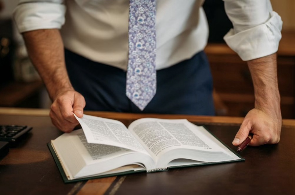 Defense Attorney or Detective? The Investigative Role of a Criminal Defense Lawyer