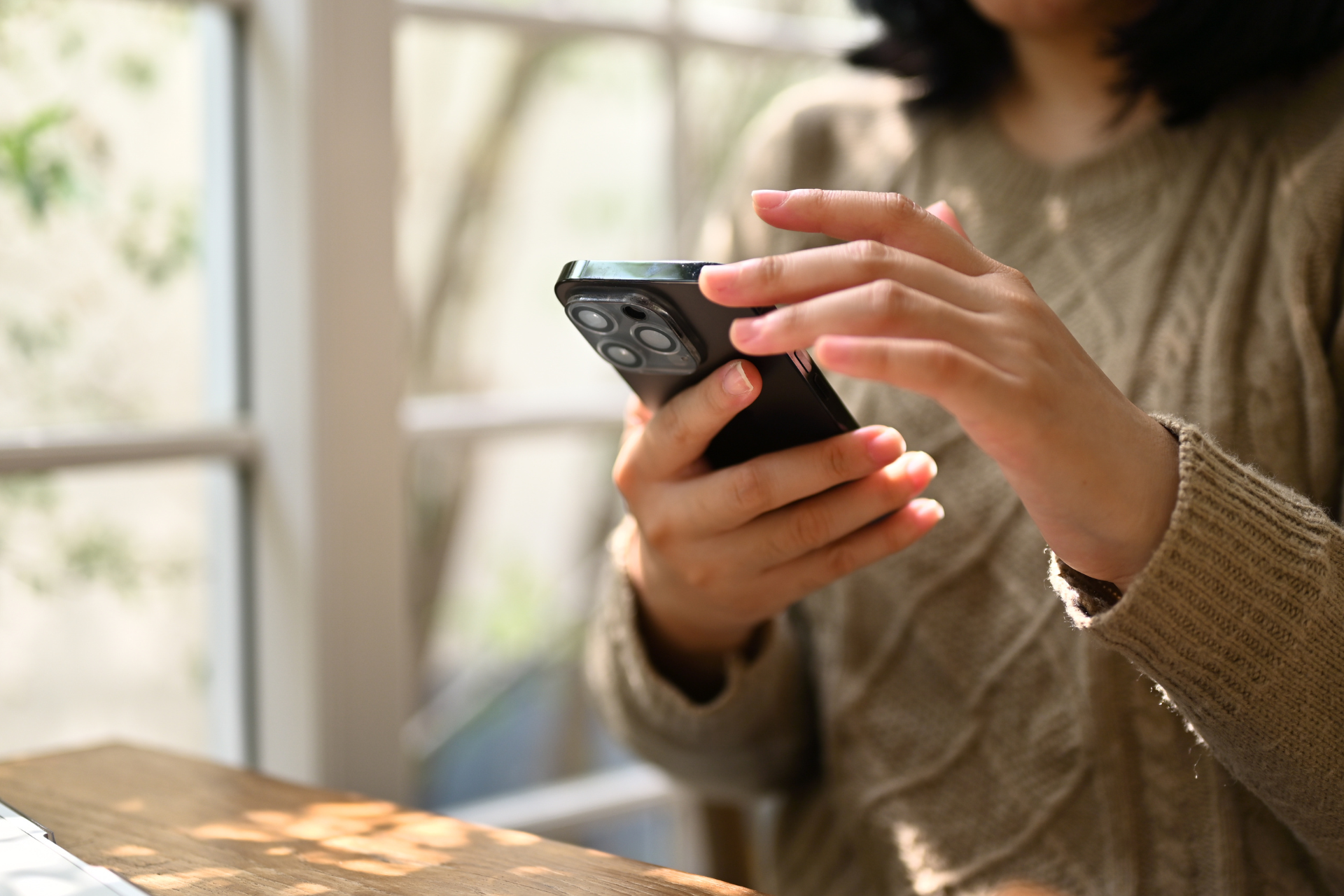 Professional Guidance vs. Investment Apps: What's Best for Your Wealth?