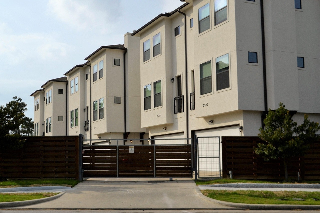 Yes, landlord insurance can cover lost rent in California when a covered loss—such as a fire, certain types of water damage, or wind damage—makes a tenant-occupied home unlivable. The coverage is...