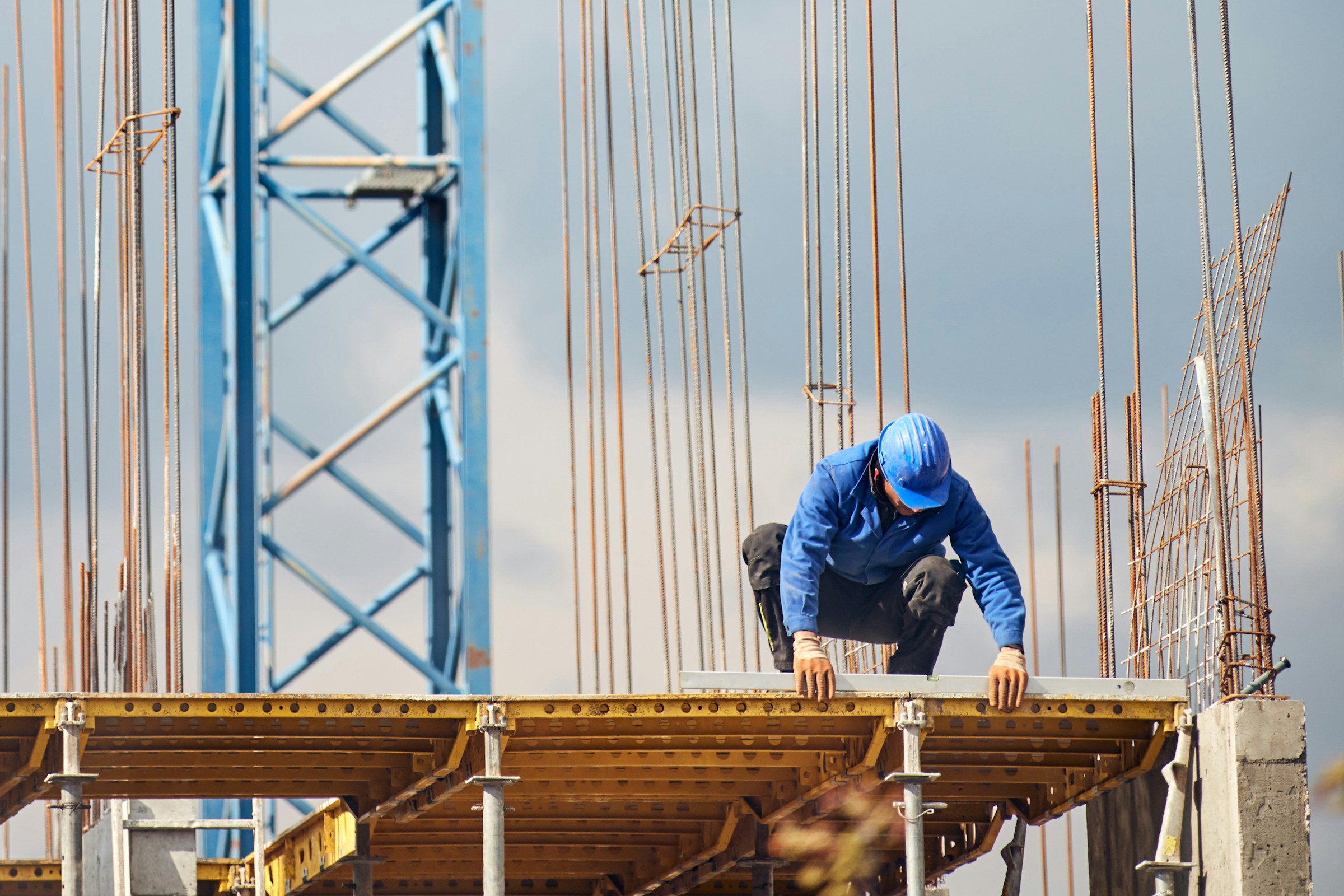 A Contractor’s Practical Guide to Common Insurance Clauses Before Starting a Project