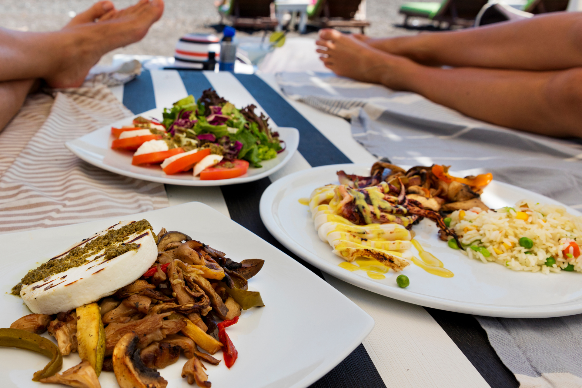 Guide to Eating Healthy While Traveling: Quick Tips