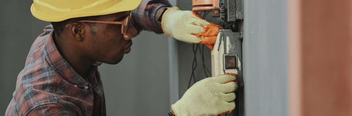 The $1,200 Hole: What Air Leaks Are Really Costing Arizona Manufacturers