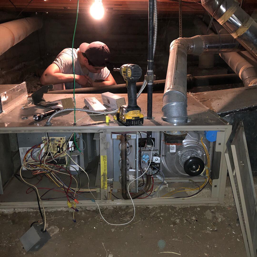 A bunch of hot air balloons are flying in the sky