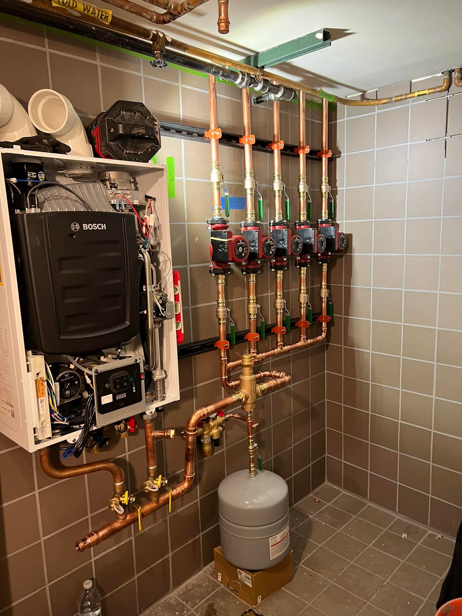 A bunch of hot air balloons are flying in the sky