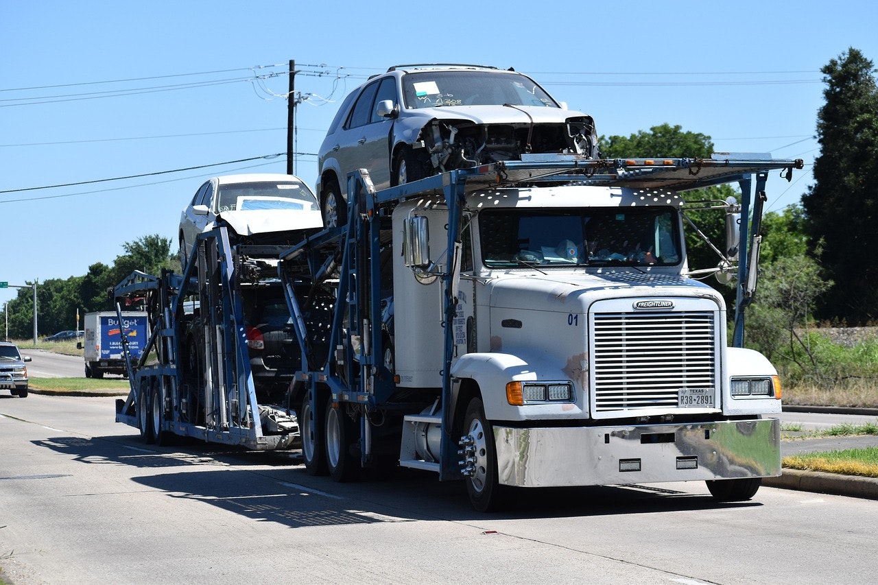 Why Truck & Commercial Vehicle Accidents in New York Are Different from Standard Car Accident Cases

